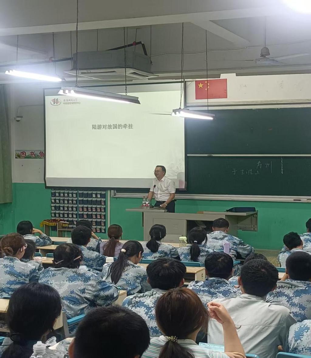 胡传志教授赴宁德师院开讲 以陆游家国情怀启新生语文素养