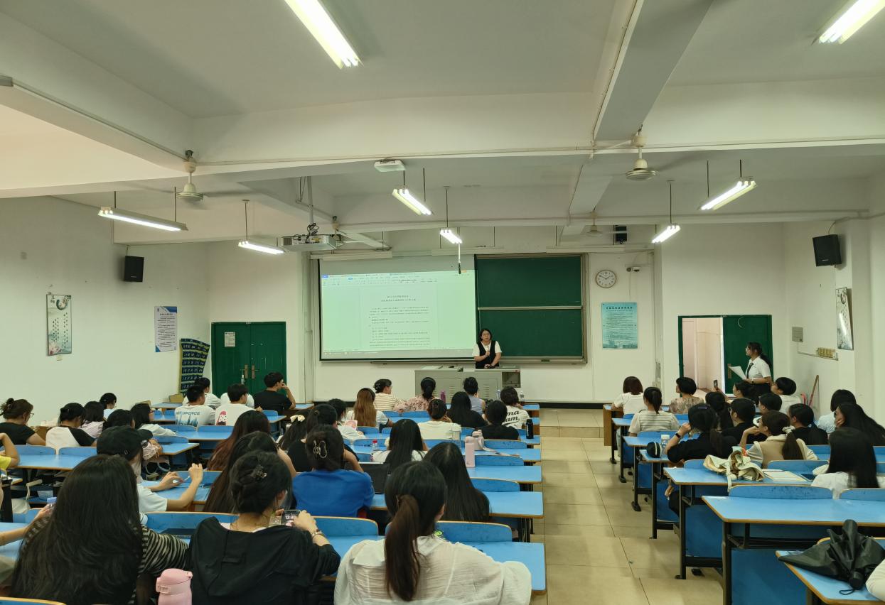 语言文化学院召开 2026 届英语专业教育实习动员大会