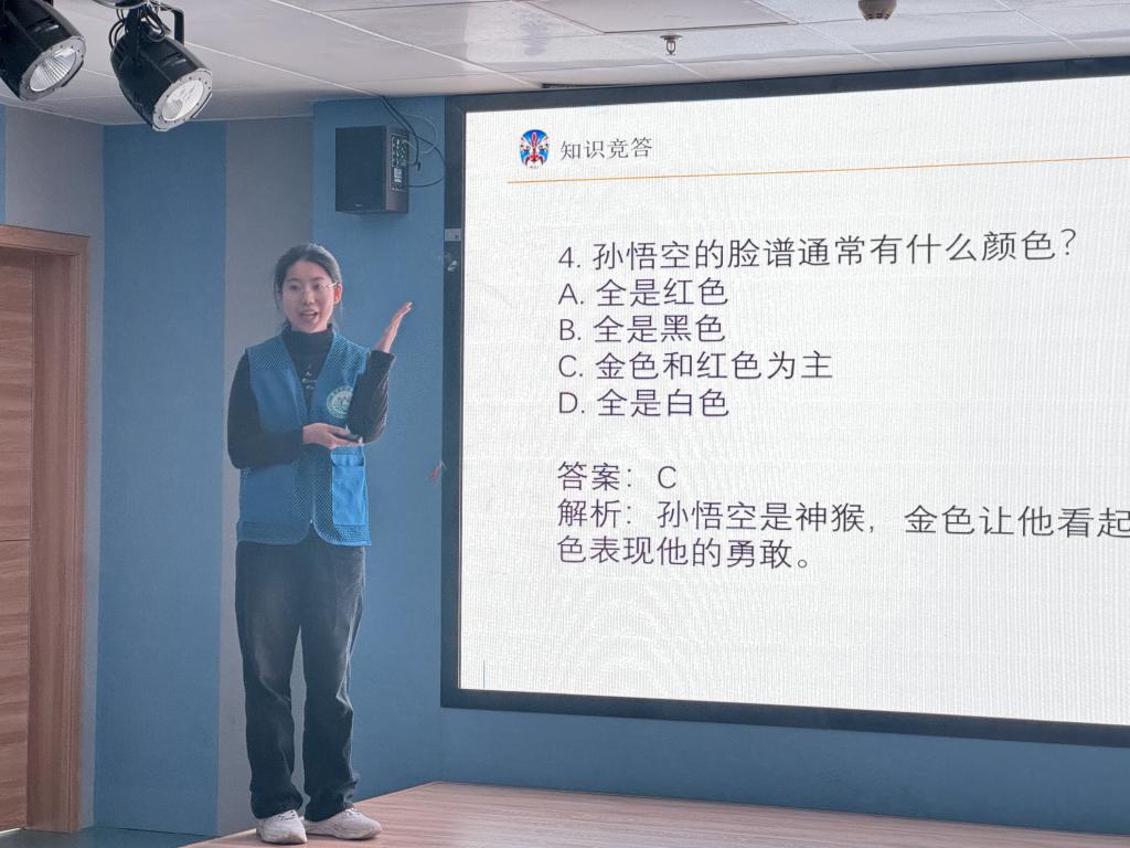 语言文化学院开展“微光汇聚，暖润时光”--福利院志愿服务活动