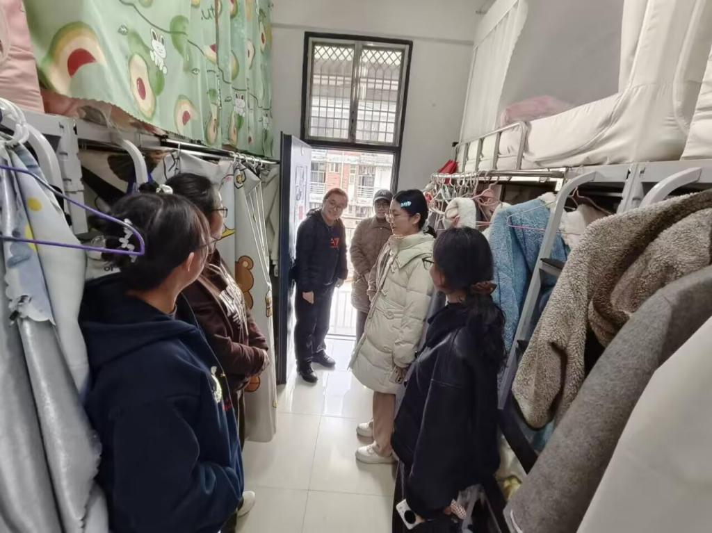 语言文化学院开展宿舍走访与安全检查工作