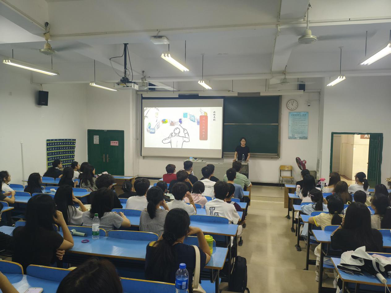 以心迎新筑梦启航——我院举办2026级网络与新媒体系新生教育大会