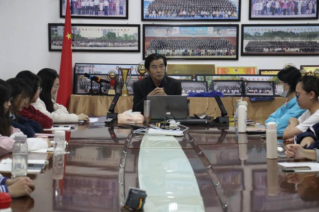 语言文化学院开展“传承长征精神，读懂时代中国”五老座谈会